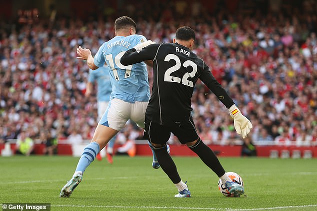 Manchester City's Julian Alvarez (L) almost attacks the ball into the back of the net at Arsenal