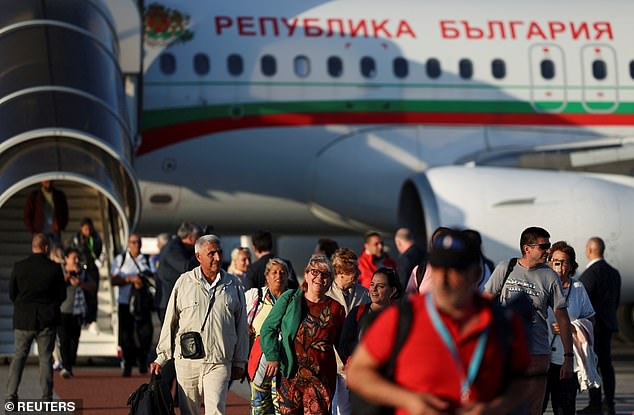 1696859795 801 Race to escape Israel Panic at the airport as travellers