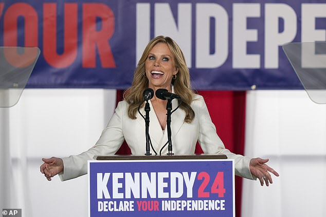 Actress Cheryl Hines introduces her husband Robert F. Kennedy Jr.  known, who announced an independent presidential bid from Philadelphia on Monday