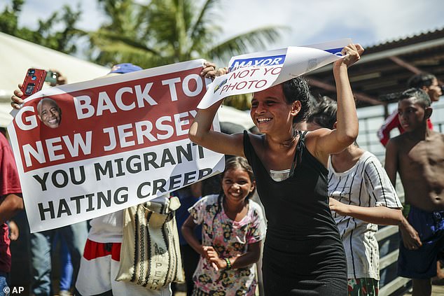 The mayor, defeated in the port town, said he was given a 'true analysis' of the Darién Gap by Colombian officials