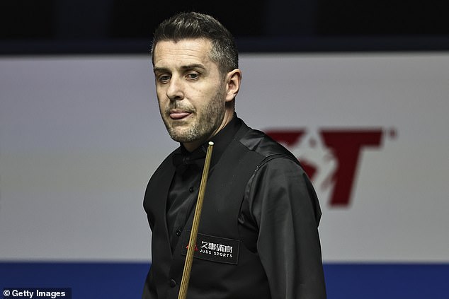 Four-time world champion Mark Selby is one of five players leading a mutiny.