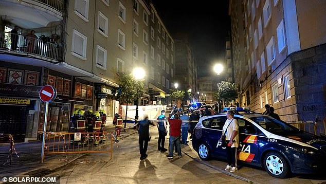 Emergency services on the scene in Vigo.  The fire broke out around 4 am today in a residential building