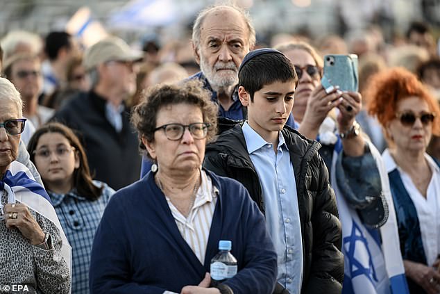 Members of Sydney's Jewish community paid tribute to the victims of the horror attacks in Israel