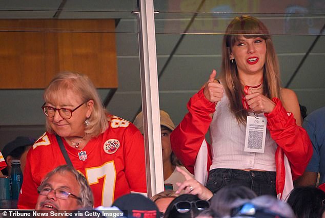 Swift watched her first Chiefs game with Donna when they beat the Bears on September 24th