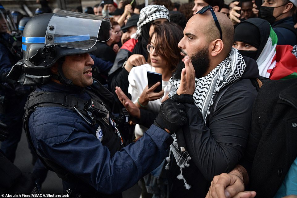 PARIS: Clashes between protesters and police in Paris