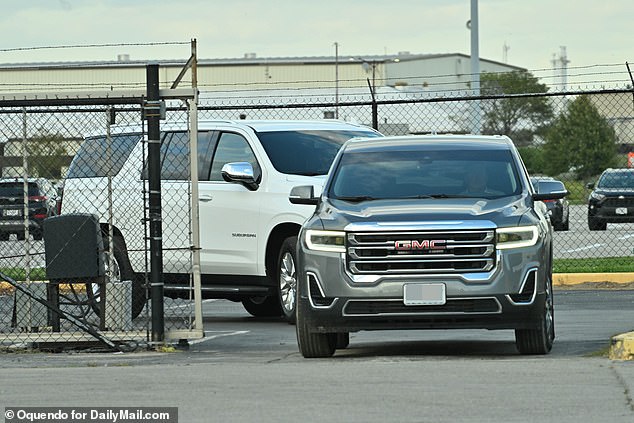 It appears to be the same SUV that escorted the Anti-Hero hitmaker from the airport