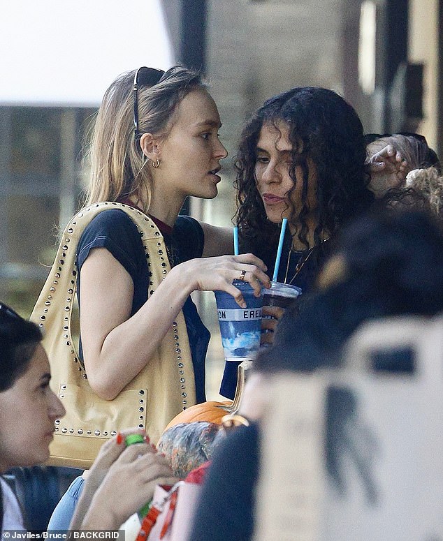 Close up: The couple chatted with each other for a few minutes while sipping drinks