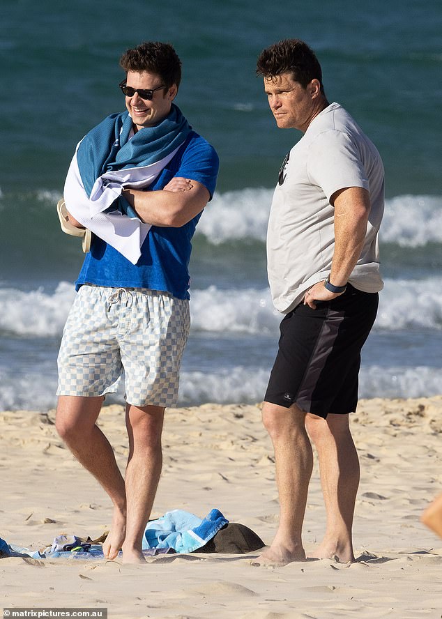 The pals were joined by SAS star Mark Wells (right) and his wife Samantha Gash as they enjoyed a fun afternoon at the beach