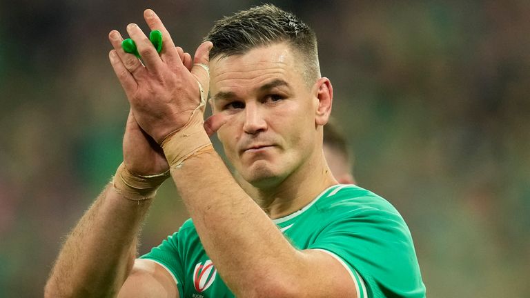 Sexton applauds Irish supporters at Stade de France