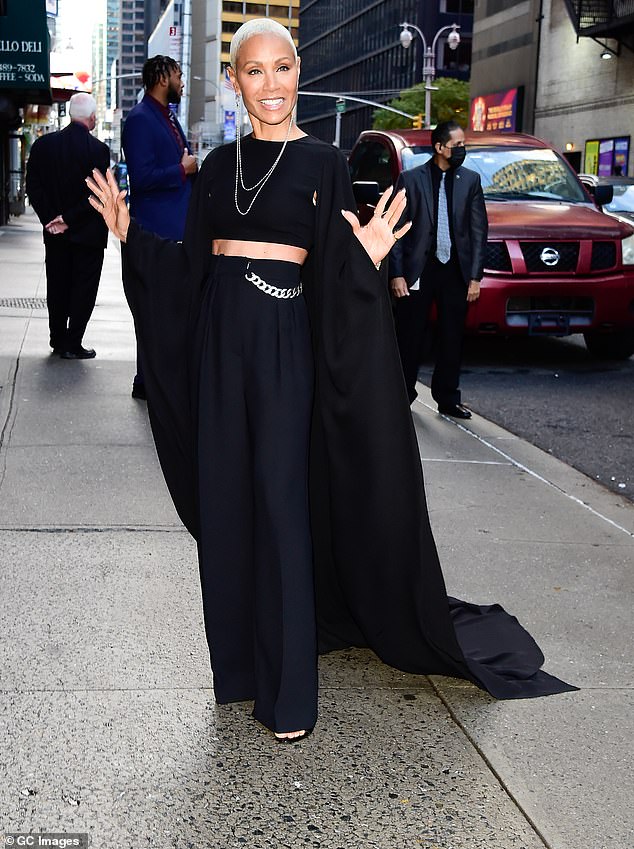 Smile and wave: The Madascar voice actress paired her all-black ensemble with a pair of matching peep-toe heels