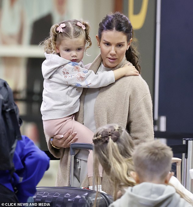 Rebecca entertained her children while they waited, while her husband Jamie did not appear to be with them on the flight