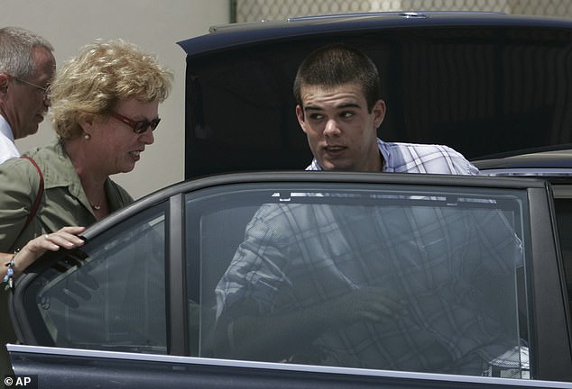 Van der Sloot (photo September 2005) is serving a 28-year prison sentence for the murder of a Peruvian woman.  Authorities transferred him from a high-security prison in the Andes to the detention center in Lima in early June 2023