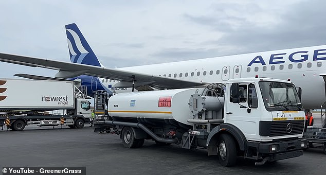 He points out that the ground handlers working on the runway to prepare the plane are not employees of Aegean Airlines and are affiliated with an external agency called Gold Air.