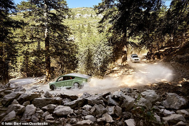 Relying solely on the car's built-in solar panels, the car crossed from the northern coast of Morocco, through the rugged paths of the Rif Mountains, all the way to the sand dunes of the Sahara Desert.