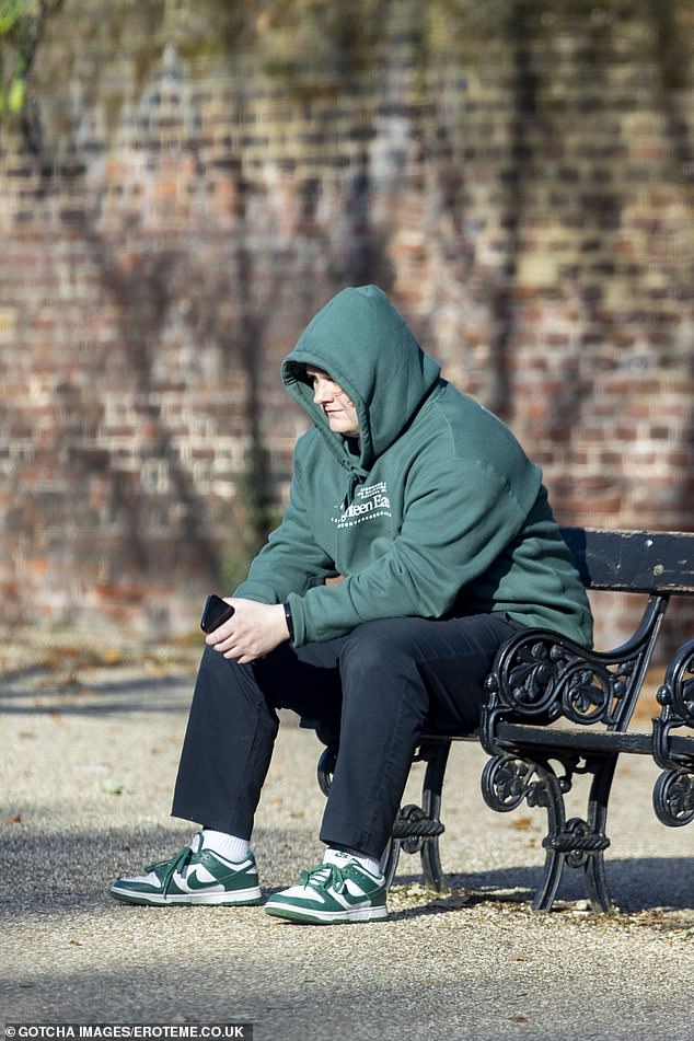 I can assure you: Louis was waiting on a nearby bench while the emergency services helped the lady