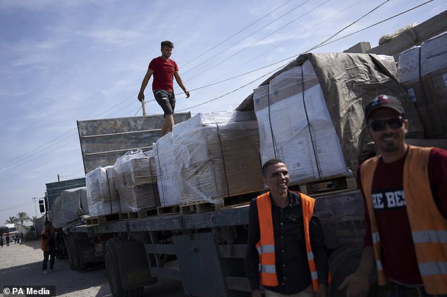 Trucks carrying humanitarian aid for the Gaza Strip arrive from Egypt