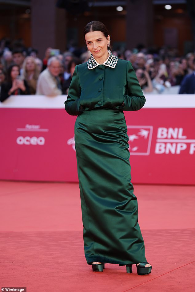 Perfection: Juliette's quirky gown had large pockets and a contrasting white collar studded with sparkling green jewels