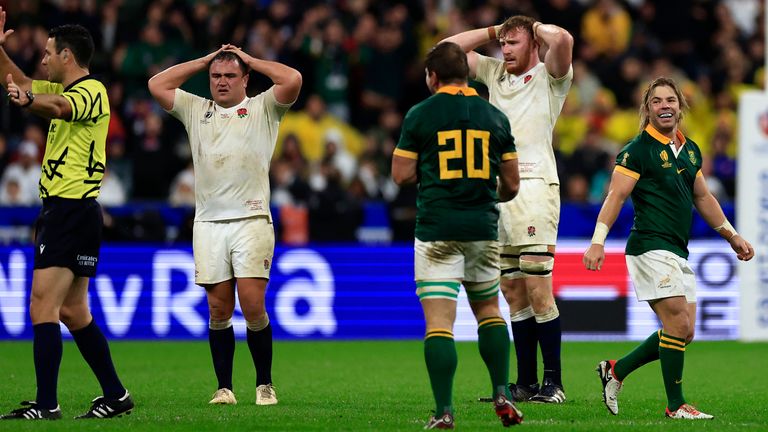 England's players looked dejected as the match ended 15-16 against South Africa