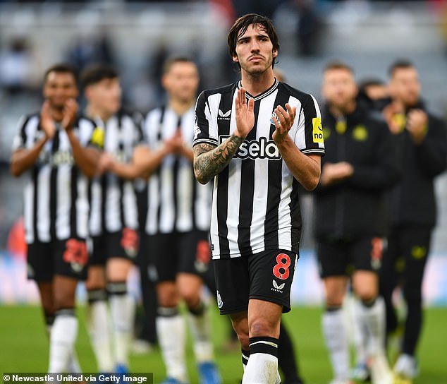 The Italian led a lap of honor by the Newcastle players after the victory over Crystal Palace on Saturday afternoon