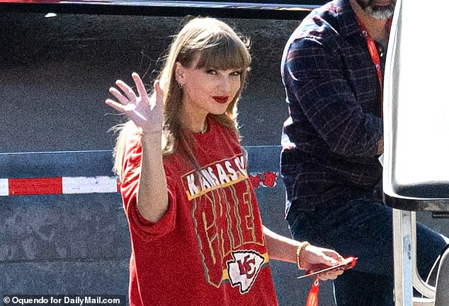 She beamed at the camera and waved as she walked into the arena for the match