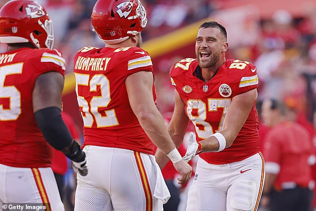 The tight end celebrates a touchdown during the second quarter against Los Angeles