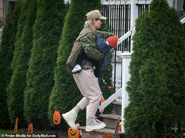 Harris did not enter the house, but instead grabbed some items from the porch