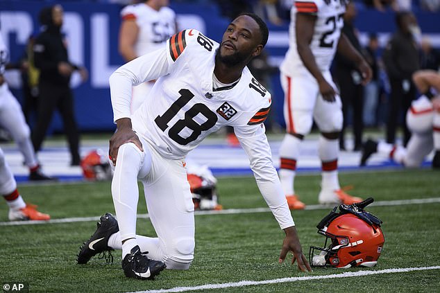 Cleveland Browns wide receiver David Bell warmed up on the field Sunday.  His cousin gave birth to a baby girl twenty minutes after the game against the Colts