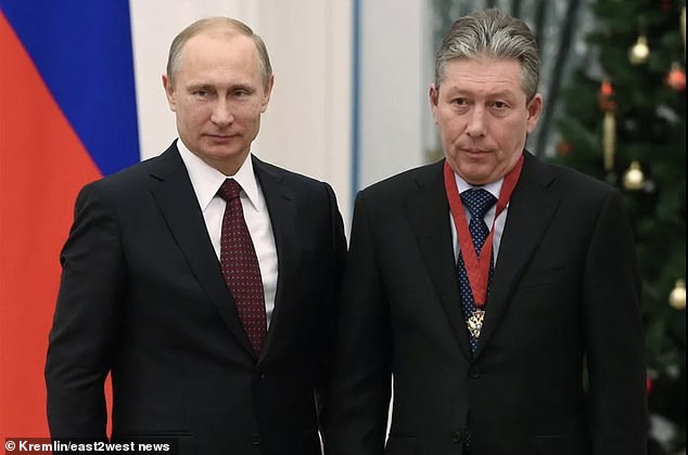 Lukoil Vice President Ravil Maganov (R), pictured with Vladimir Putin (L)