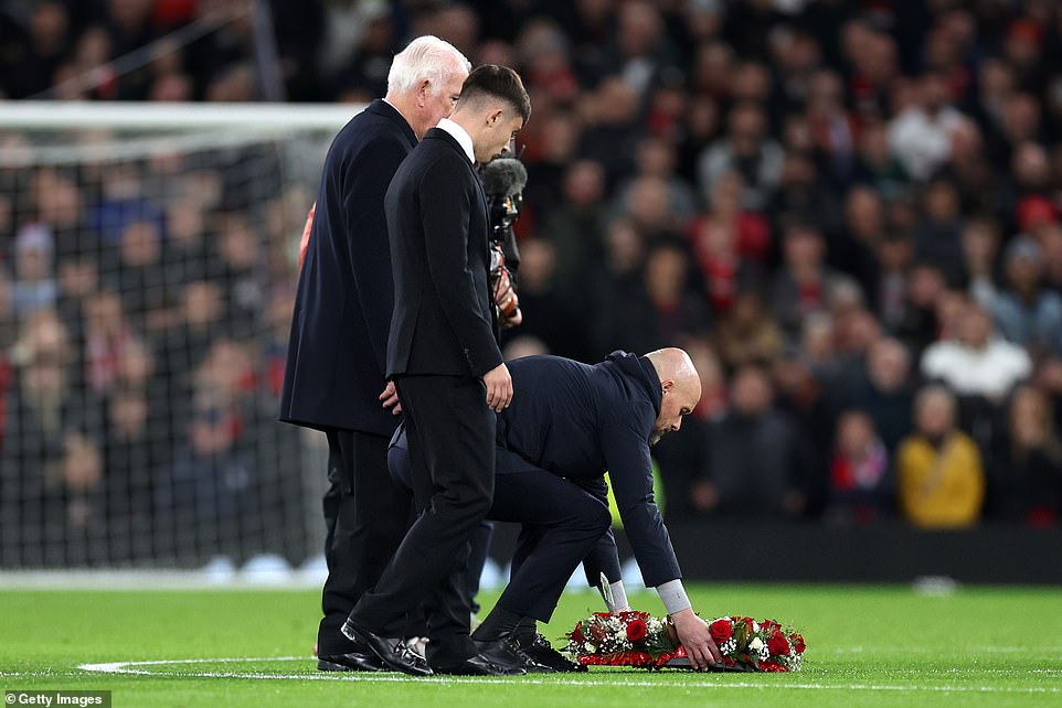 Ten Hag laid a wreath for Sir Bobby in the center circle before kick-off as Old Trafford paid their respects to the English superpower.