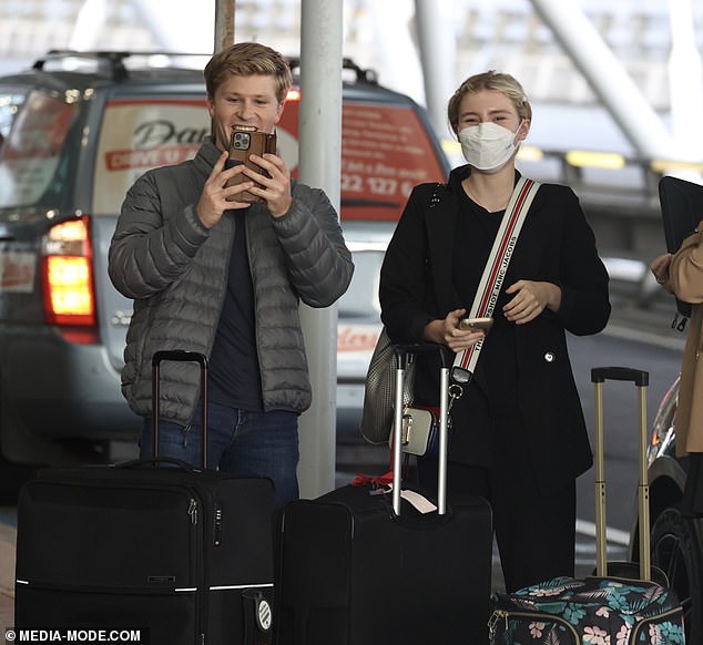 Robert even took a photo of the crew before entering the terminal