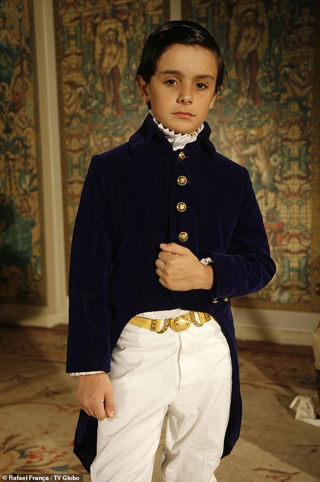 As a child, Guillermo Hundadze appeared in several soap operas on TV Globo, including The Little Emperor's Christmas