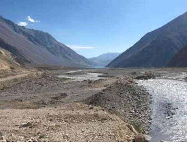 The story of the image dates back to February 14, 2010, when a couple and their one-year-old daughter spent the day at the El Yeso Reservoir.  The mother took 16 photos of the beautiful valley.  The photo shows one of the images taken that day