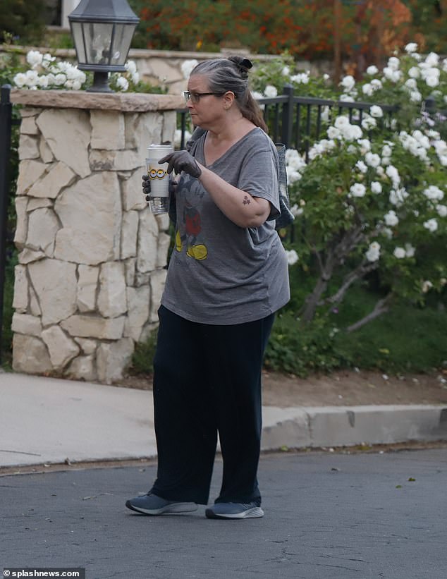 Fonda wore comfortable sneakers and gloves for the outing