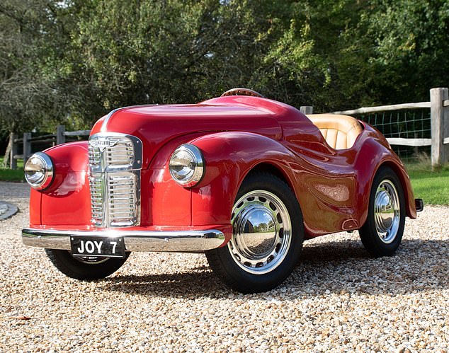 The new Austin A40 Continuation is a model of the classic J40 pedal car, produced between 1949 and 1971