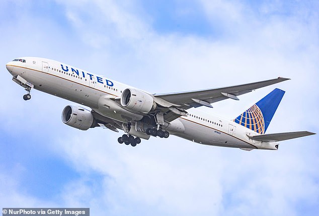 1698478305 866 Furious United Airlines passengers reject new window boarding policy –