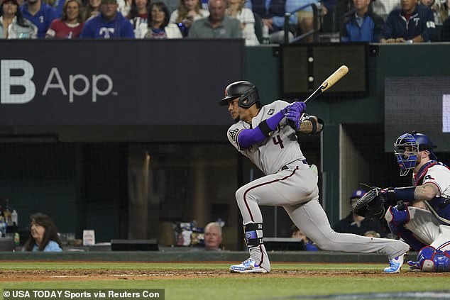 In this game, Ketel Marte (4) also set a new MLB record for longest postseason hit streak