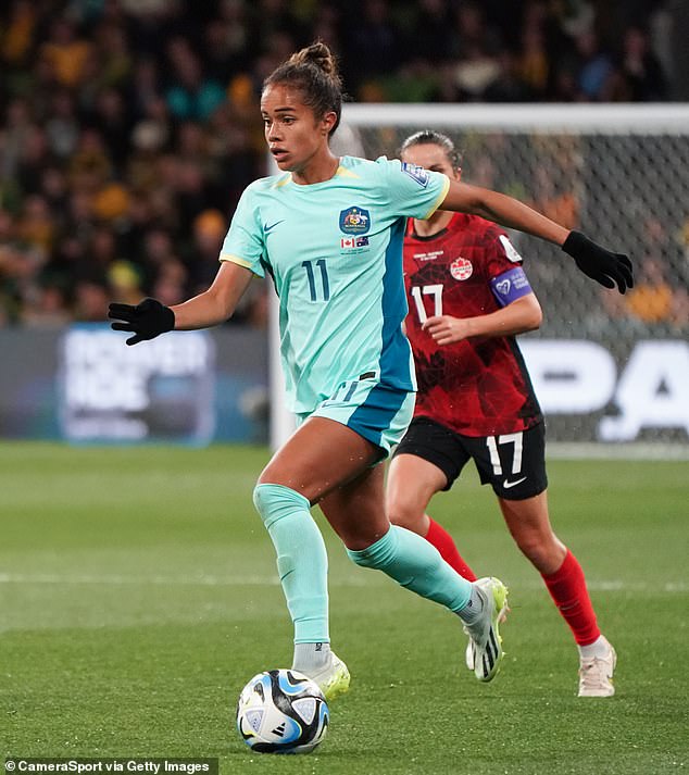 During the FIFA Women's World Cup, Fowler wore gloves, which she has since ditched for the Matildas Olympic Games qualifiers