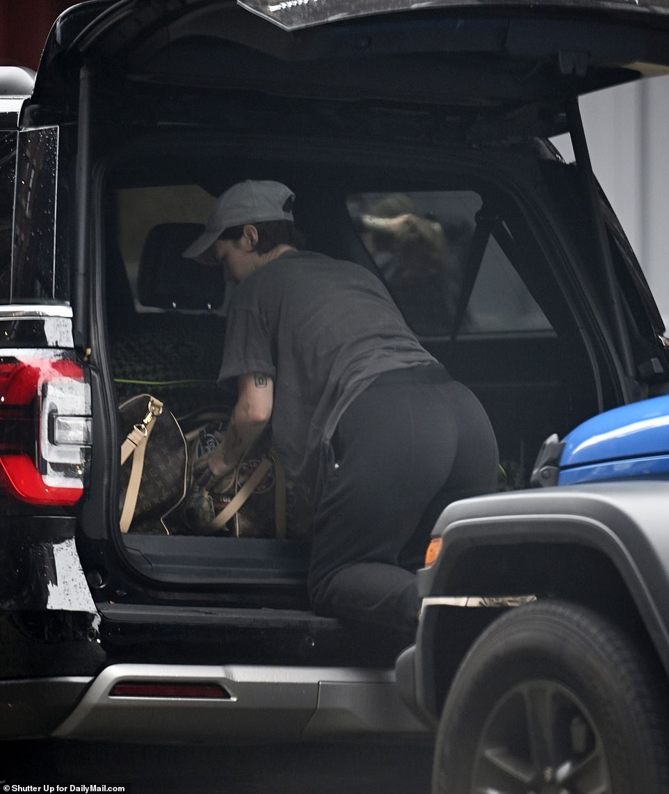 Taylor's assistant was spotted Monday morning from her Manhattan apartment loading a black SUV with Taylor's Louis Vuitton luggage