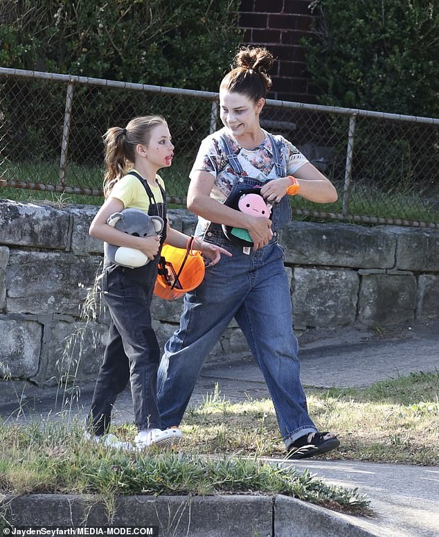 The mother-and-daughter duo all wore terrifying white face paint with fake blood around those noses