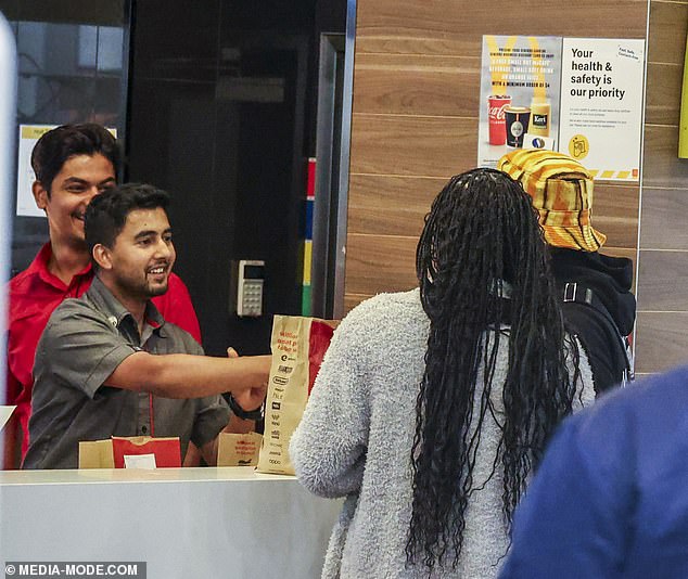 The hungry hip hop star, 30, stopped by a convenience store in the international terminal to pick up some tasty treats for himself and his entourage