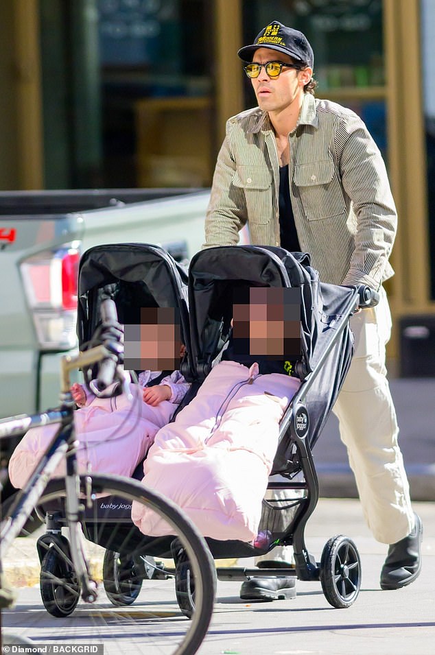 They have reached an agreement to share custody and will each have two weeks with their daughters Willa, three, and Delphine, one, until January.  Joe Jonas was photographed taking a walk with his two daughters, Willa and Delphine, in New York