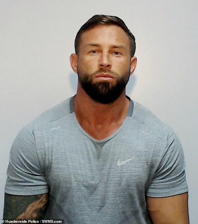 Police have released the mugshot of 37-year-old Robert Rimmer, who is wanted for alleged drug-related crimes.  Many women quickly swooned over the image