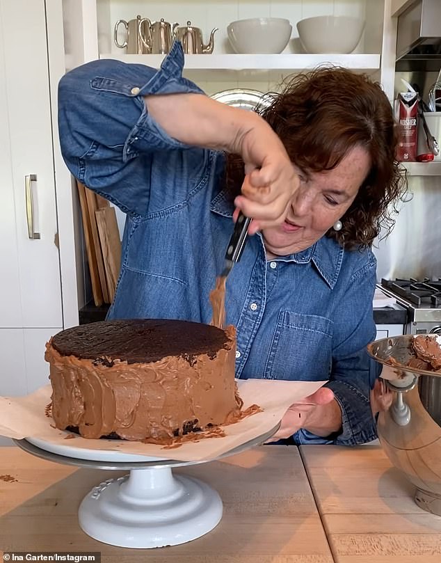 Ina Garten has taught dessert lovers her ingenious hack: how to frost a cake without getting crumbs in the frosting