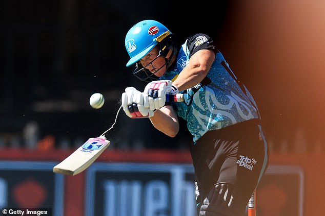 Grace Harris hit a six with a broken bat in Brisbane's win over Perth