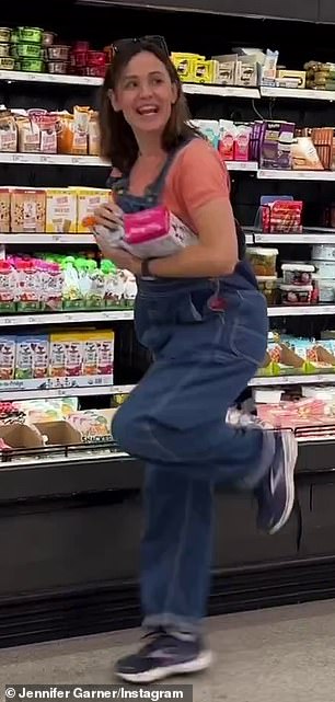 She shows off her moves!  On Sunday, Garner posted a video of herself performing the 1990s 