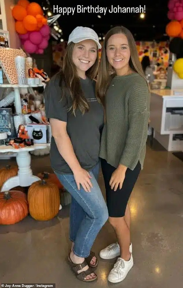 Joy-Anna Forsyth, née Duggar (25), shared a glimpse of her little sister Johannah Duggar on the occasion of the latter's 18th birthday