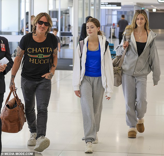 Keith Urban looked like a country music star as he arrived at Sydney Airport with his daughters on Thursday.  Everything in the picture