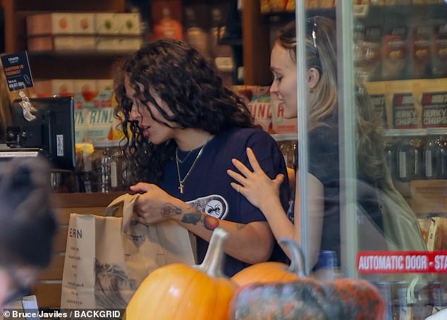 Hands on approach: The actress was even on hand as they paid for their groceries