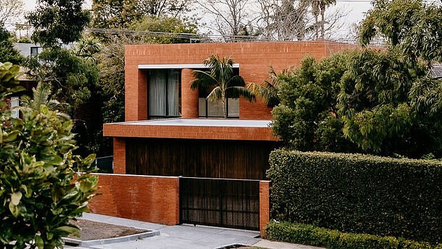 Luxury construction company Dome in Melbourne (building in the photo) has gone bankrupt and has informed its customers by letter