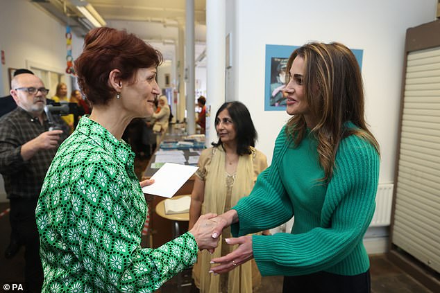 Queen Rania of Jordan shook hands with center manager Pauline Kersten after visiting refugees at the Conway Education Center